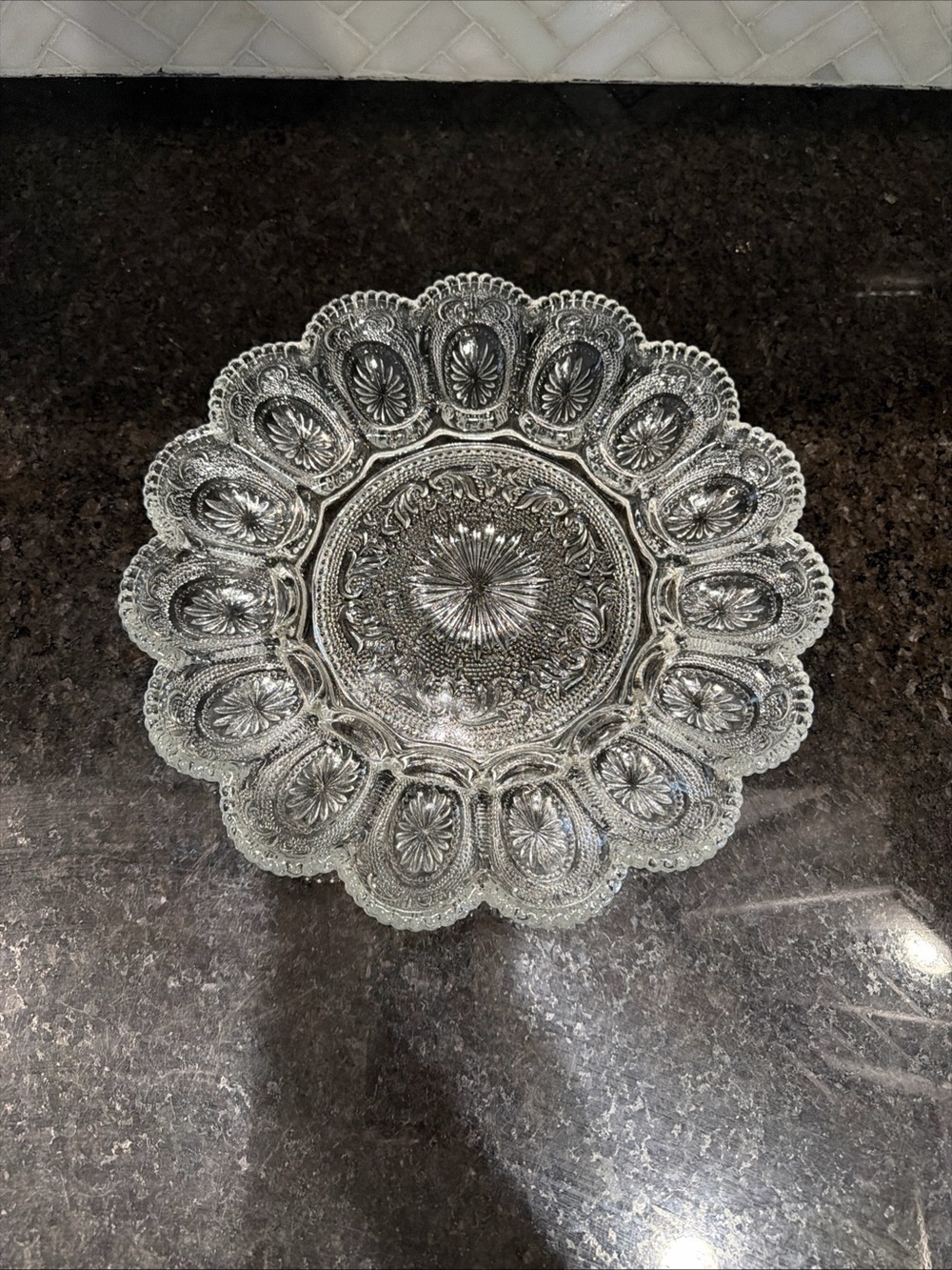 Vintage LE Smith glass doubled egg plate platter 11 1/4 inch diameter - Picture 2 of 6